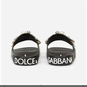 New Authentic with Box Embellished Logo Slides
Color: BLACK 
Size: 41 (8) Box Logo Slides | THE LABEL LTD main image 4